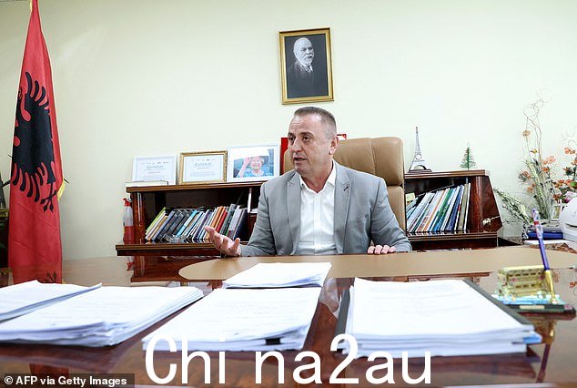 市长 Liman Morina 是否告诉法新社,他的选民中有 80% ‘幸存下来要归功于他们在英国的亲戚的辛勤和诚实的工作’