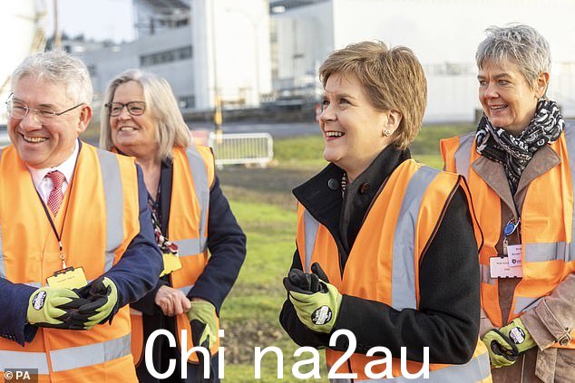 Nicola Sturgeon(昨天上图)发誓要在下一次选举中就唯一的独立问题进行斗争