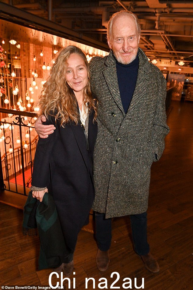 夫妇:Charles Dance 周三在 Picturehouse Central 和他的女朋友 Alessandra Masi 一起参加了 Sr. 的放映时看起来精神很好