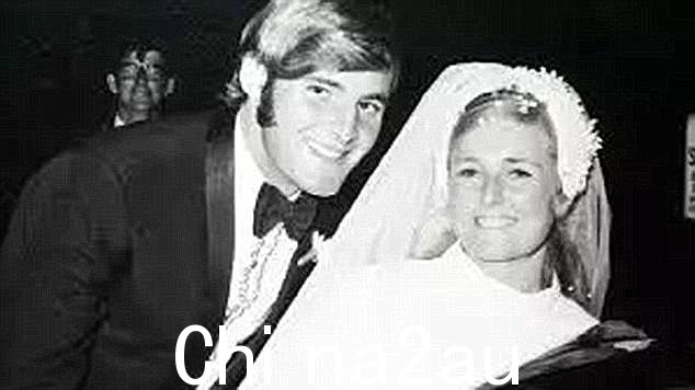 Dawson 于 1982 年 1 月被判犯有谋杀他妻子(合照)的罪名,原因是他与一名高中生有不受约束的关系,这名高中生也是他的保姆,被称为 JC