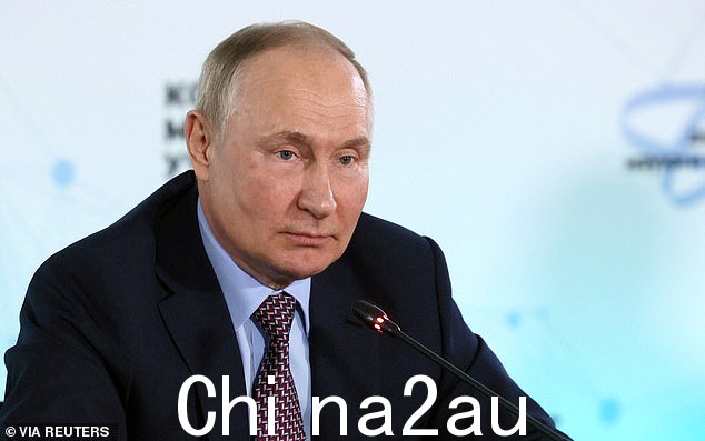 克里姆林宫没有对这些袭击发表评论,这些袭击被视为恐怖主义行为。但俄罗斯驻马德里大使馆发布了一条推文,谴责“任何威胁或恐怖主义行为,特别是针对外交使团的行为”。如图所示: Vladimir Putin yesterday