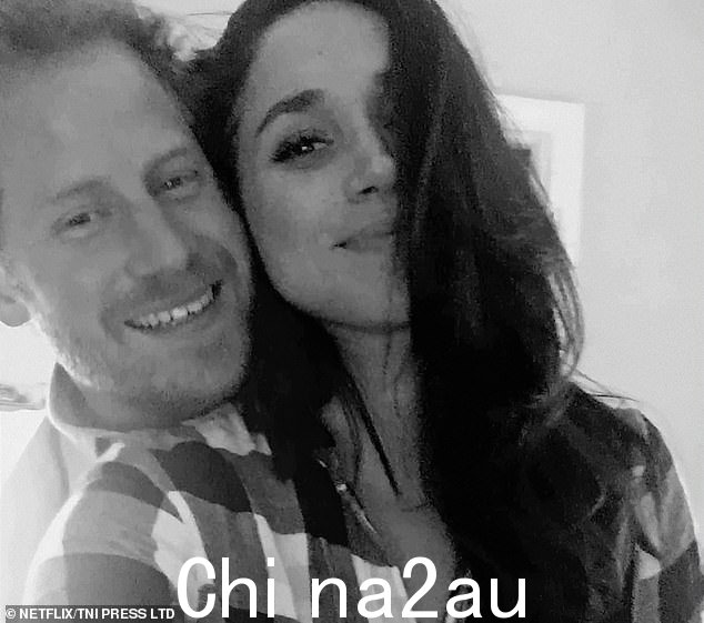 在伊丽莎白女王大帝去世仅几周后,对英国君主制的全面攻击就没有回头路了,在刚刚发布的预告片中使用了一张梅根在哀悼期间