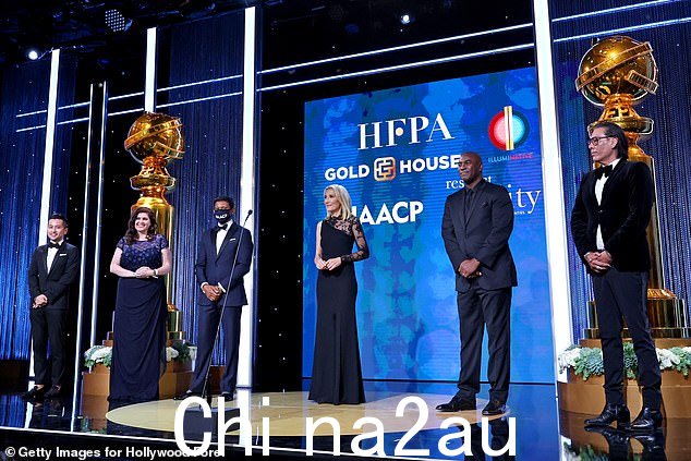 HFPA 的成员据称以免费旅行的形式收受“贿赂”,当时 87 名成员中有 30 人在巴黎一家每晚 1,400 美元的酒店住了两晚,费用是Emily In Paris 节目的制作人。图为 2022 年颁奖典礼