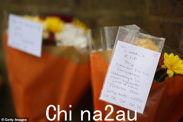 图:为 16 岁的查理·巴托洛 (Charlie Bartolo) 致敬,他是周六遇害的男孩之一