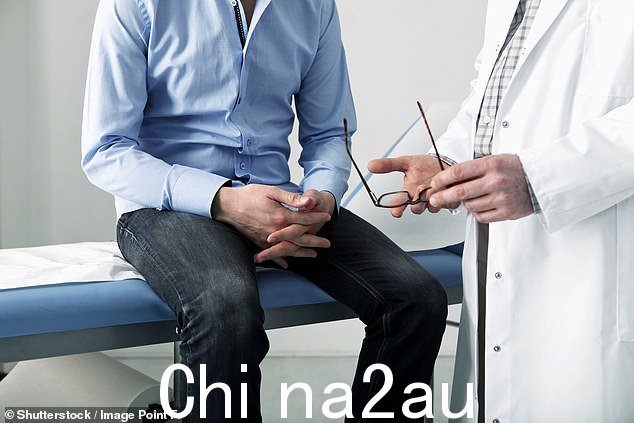 主动监测适用于局限于前列腺的缓慢生长的癌症患者。它通常涉及比观察等待更多的定期医院检查(包括前列腺活检和 MRI 扫描)