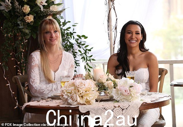 安息:星期三,Glee 校友 Heather Morris(左)透露她已故的女主角 Naya Rivera(右)曾在 2010 年与演员一起巡演时就她的饮食失调问题与她对质