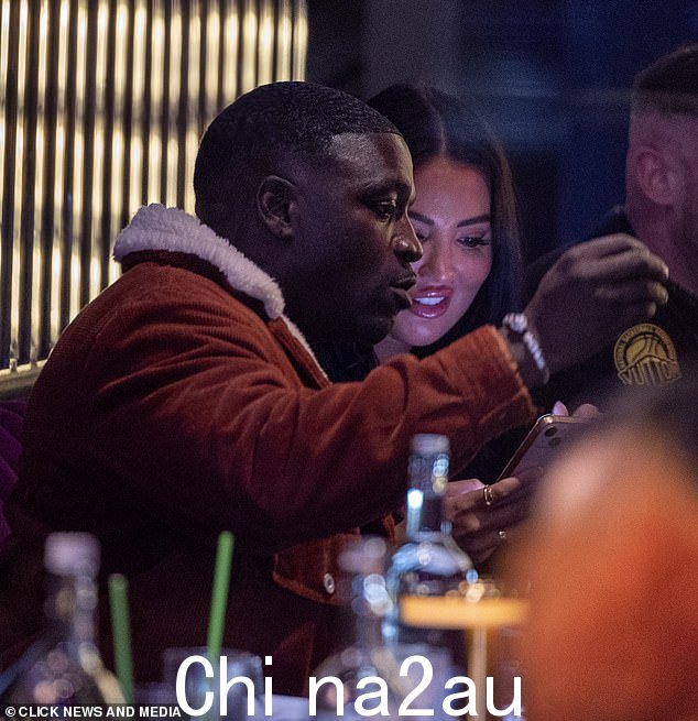 不寻常:他凭借歌唱事业环游世界,而 Akon 的最新冒险见证了他在 Aura 酒吧为他的 EP 唱片 TT FREAK 举办发布会时将目光投向了埃塞克斯。