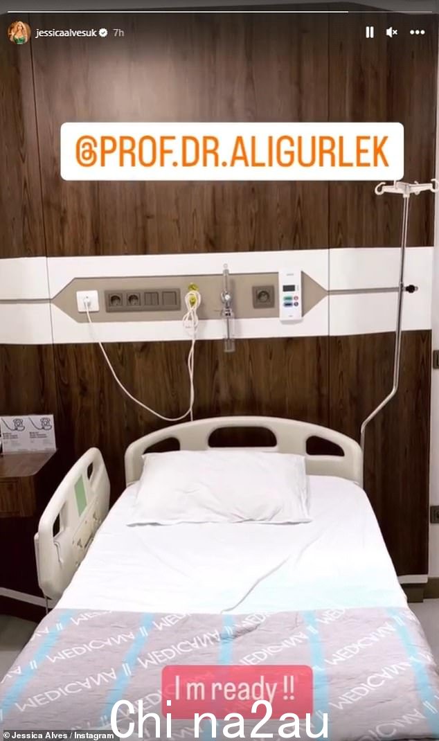 准备好了:周一早上她在 Instagram 上分享了一张手术前的病床照片
