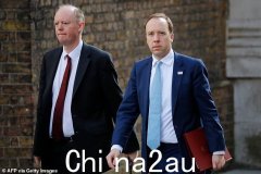 克里斯·惠蒂 (Chris Whitty) 警告官员，封锁前英国可能有 82 万人死于 COVID