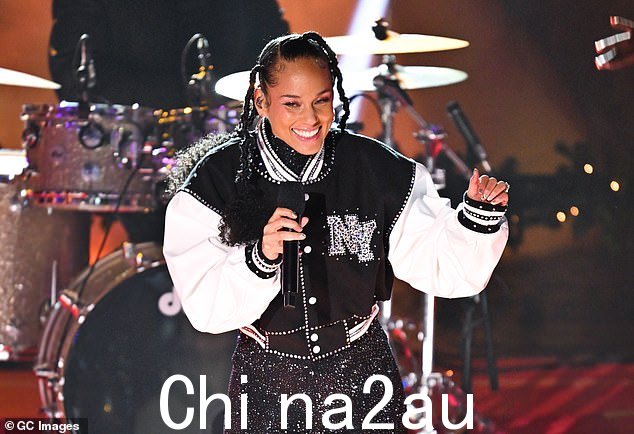 忧虑:Alicia Keys 与 E 交谈! News 并承认她和 Jay-Z 担心他们永远无法超越 2009 年热门歌曲 Empire State of Mind 的成功;本周在纽约合照