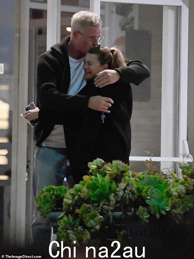 喜欢:Ellen Pompeo 和 Eric Dane 在星期四晚上一起出去吃寿司时享受了甜蜜的时刻