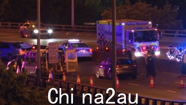 女beh在轻微碰撞中找到 Camry 的车轮,Captiva 的男司机被宣布当场死亡。两者都尚未被正式确认。图片:Sky News