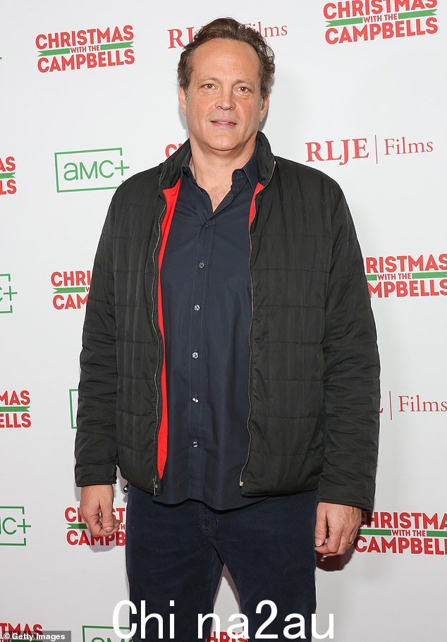 续集谣言:52 岁的 Vince Vaughn 证实他有兴趣制作《Dodgeball:真正的失败者故事》(2004 年)的续集,但前提是“感觉不错且有趣”;这位演员在周三与坎贝尔的圣诞节首映式上谈到了可能的 Dodgeball 后续行动