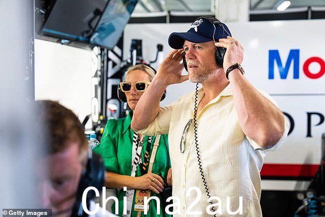 这对夫妇正在享受澳大利亚之旅,周五 Zara 在南澳大利亚阿德莱德的一家独家精品店享受 VIP 购物体验