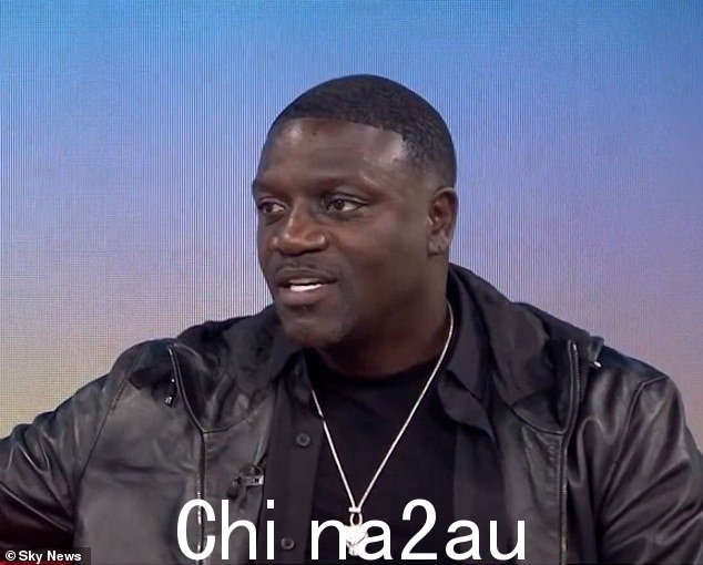 塞内加尔裔美国说唱歌手 Akon,49 岁,周五早上在 Sky News 的早餐节目中发表评论,告诉任何被 Kanye 言论冒犯的人“不要把事情看得太个人化”