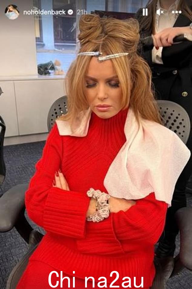 Amanda Holden,51 岁,在承认在醉酒的圣诞派对期间“鲁莽”之后于周五回到 Heart FM 工作之前在化妆椅上闭上了眼睛