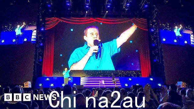 彼得凯在曼彻斯特的 AO 竞技场开始他的新巡演之前经历了 11 年的中断