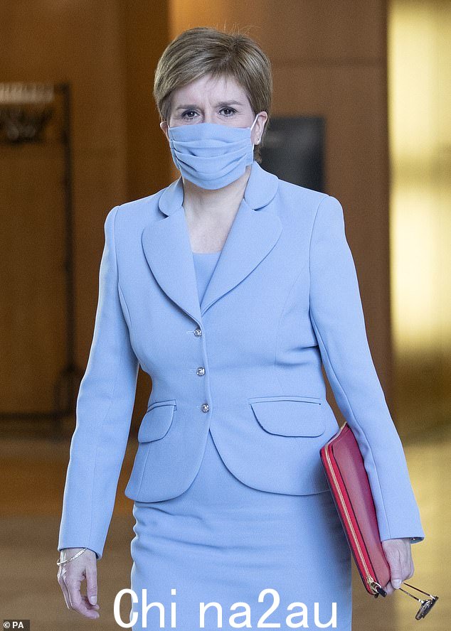 Ms Sturgeon 让她完全知道消灭 Covid 的愿望,而英格兰没有这样的消灭策略