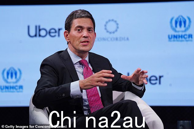 工党消息人士昨晚表示,Blairites 正在策划大卫·米利班德(David Miliband,去年上图)戏剧性地重返英国政治前线,并在未来的 Keir Starmer 政府中扮演关键角色