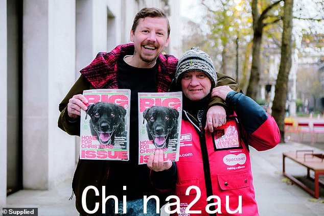 正当理由:E在别处,Green 教授与 Virgin Media O2 和 The Big Issue 合作,为所有供应商提供免费的 O2 SIM 卡和数据券