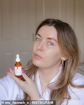 Hannah(如图)之前分享了她的顶级美容危险信号,包括认为不含防腐剂是一件好事