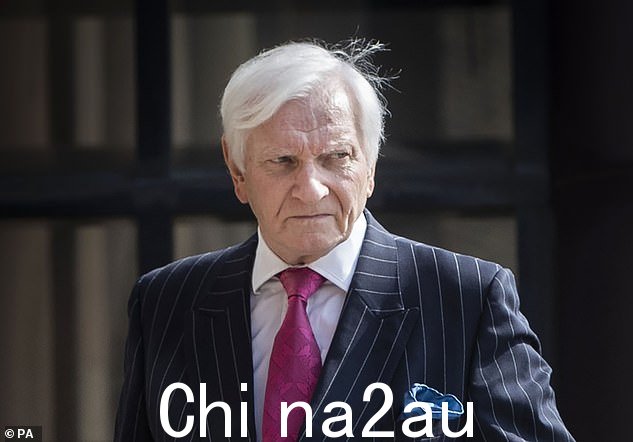 普罗克特(如图)说,洛克伍德先生对他辞职的含糊解释是“不充分的”,因为他在监督对流氓警察的调查方面发挥着关键作用