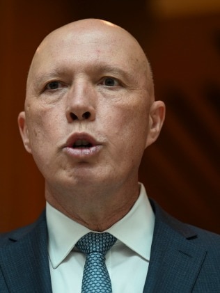 反对党领袖彼得·达顿和联盟党在民意调查中继续落后于首选总理和政党。图片:NCA NewsWire / Martin Ollman