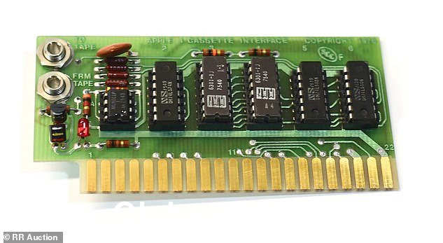 清单中还包括一个 Apple-1 盒式接口(ACI,如图),一张卡可以添加到 Apple-1 计算机的扩展槽以允许它使用用于数据存储的盒式磁带媒体