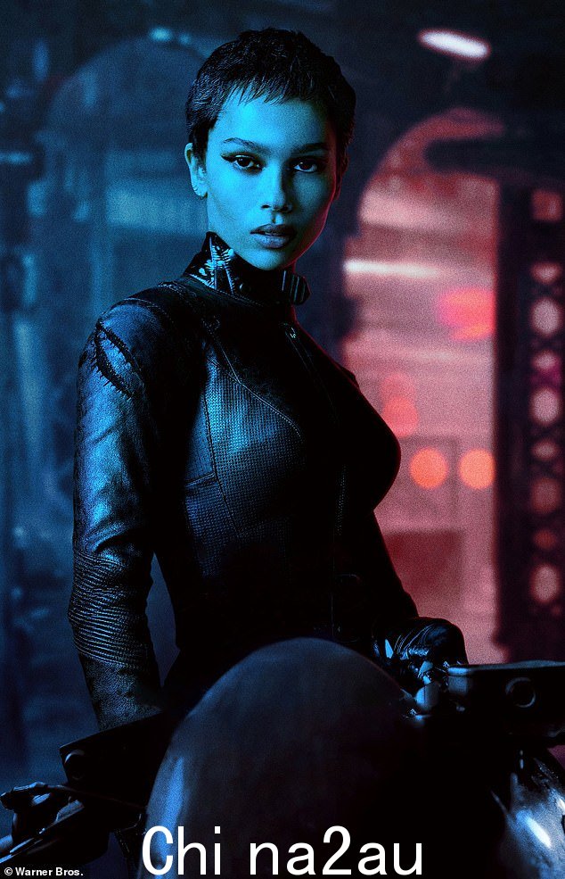 Zoë Kravitz 在今年的蝙蝠侠中饰演猫女 - 也被称为 Selina Kyle,罗伯特帕丁森饰演斗篷十字军