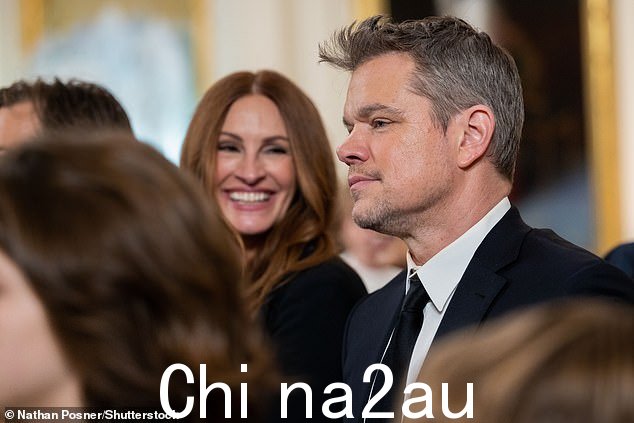 著名朋友:朱莉娅罗伯茨和达蒙出现在白宫招待会上