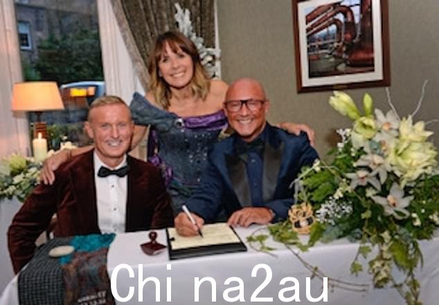 喜结良缘:Carol Smillie 与她的联合主演兼 60 Minute Makeover 主持人 John Amabile 结婚 - 在苏格兰婚礼上