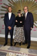 比尔·奈伊 (Bill Nighy) 与安娜·温图尔 (Anna Wintour) 在 Living 的放映中进行了一场温馨的展示——在浪漫传闻中