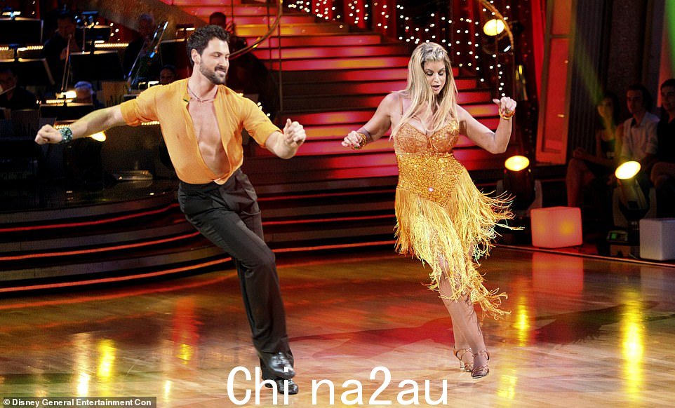Alley 与亲搭档 Maksim Chmerkovskiy 一起参加了与星共舞的第 12 季。这对搭档进入了节目的季终收官之列,仅次于 NFL 外接手 Hines Ward 和他的搭档 Kym Johnson