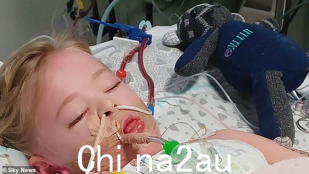 Camila Rose,四岁,自上周日以来一直在利物浦的 Alder Hey 儿童医院使用呼吸机。她最初是在一周前带着吸入器回家的。自上周日以来一直在利物浦的 Alder Hey 儿童医院。她最初在一周前带着吸入器回家</p> yH5BAEAAAAALAAAAAABAAEAAAIBRAA7