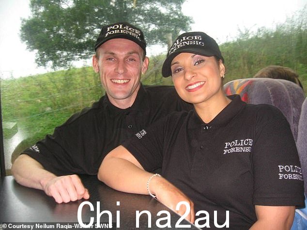 2009 年 11 月,约翰在片场见面后在法国巴黎的埃菲尔铁塔上求婚,但这对夫妇直到 2013 年 11 月才结婚,当时他们正在为这个重要的日子存钱