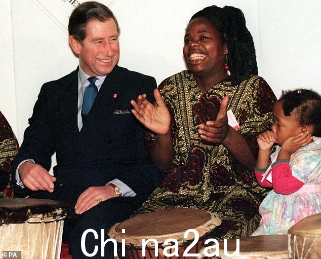 1997 年,Ngozi 女士遇到了 t当查尔斯参观伦敦西区 Limelight 夜总会时的威尔士亲王