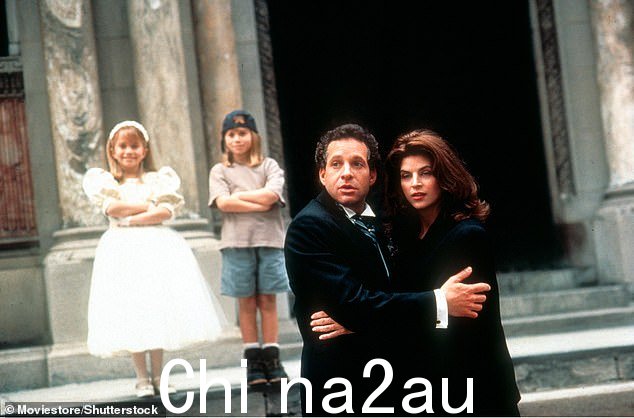 Steve 和 Kirstie:Alley 与 Steve Guttenberg 和 Full House 明星 Mary-Kate 和 Ashley Olson 一起出演了 1995 年的家庭 rom-com It Takes Two
