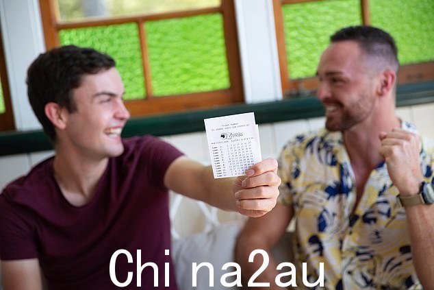 一名南墨尔本男子今天早上以最好的方式从沉睡中醒来,彩票官员确认他在昨晚的开奖中赢得了 3000 万澳元的 Oz Lotto