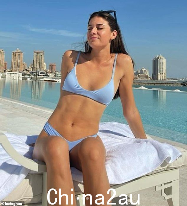 Marta Marchena,Carlos Soler 的女朋友,Marcos Llorente 的搭档 Patricia Charlotte 也出席了,还有 Sira Martinez(如图)- Ferran Torres 的女朋友和经理 Luis Enrique 的女儿
