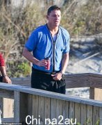 查宁·塔图姆 (Channing Tatum) 正在佐治亚州为即将上映的电影《阿耳emi弥斯计划》拍摄海滩场景
