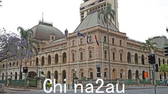 The protestors上周三潜入昆士兰议会大厦,然后在提问时间展开他们的“停止煤炭”横幅。图片:Zak Simmonds