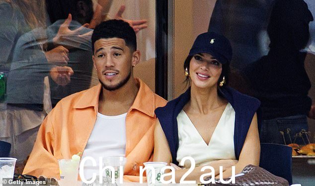 关系良好:尽管他们在 10 月分手,但 Kendall 和 Devin 都以良好的关系结束了他们的关系; 9 月份在纽约看到的两人