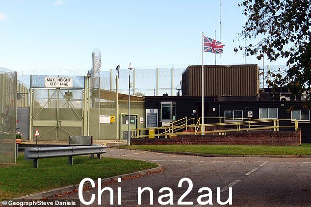 Becker 被关押在牛津郡的 HMP Huntercombe,外国人在被驱逐前被拘留