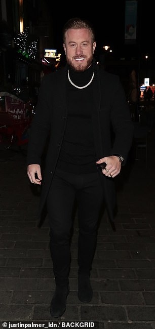 休闲:Katie Price 的前女友 Kris Boyson 也出席了活动