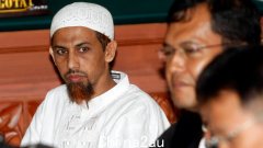 巴厘岛炸弹制造者 Umar Patek 在服刑不到 12 年后获得假释，他的刑期为 20 年