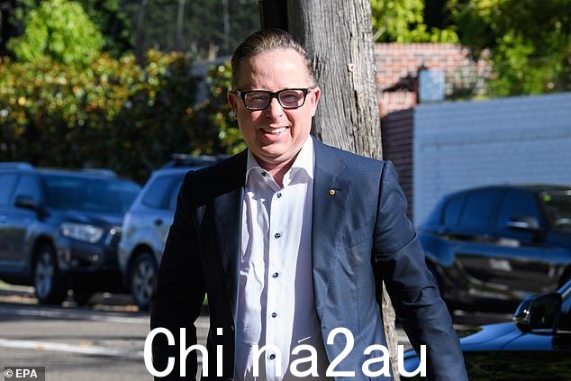澳航首席执行官艾伦乔伊斯在经历了动荡的一年后来到这里,准备放下头发