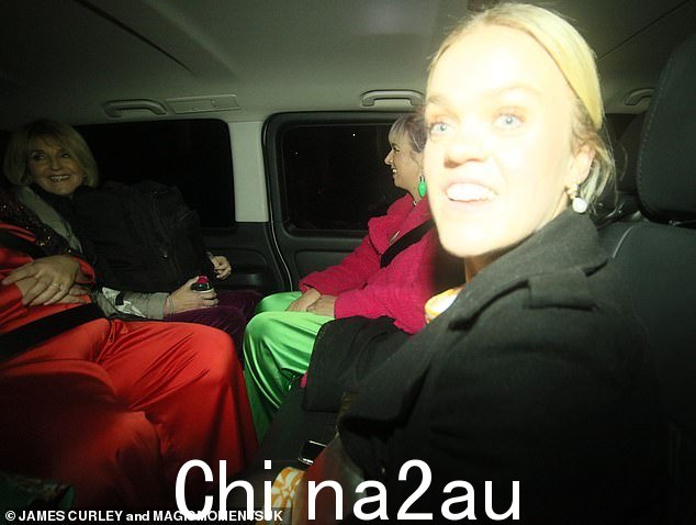 老友记:Jayde Adams 与 Ellie Simmonds 和 Kaye Adams 在同一辆车上离开工作室