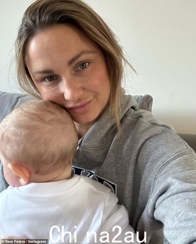 Candid: Sam Faiers 在坦率的帖子中没有化妆,她告诉她的粉丝关于 di作为三个孩子的母亲,艰难的一周让她感觉“像 cr*p”