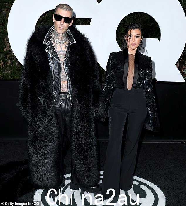 'Real life': 当与Poosh 创始人的丈夫特拉维斯·巴克 (Travis Barker) GQ 透露,他对卡戴珊一家描绘他们的 IVF 旅程感到满意,并补充说,“这是真实的生活”; Kourtney 和 Travis 于 11 月在西好莱坞出现