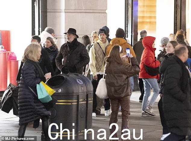 重归于好:在此之前,有人发现他喜欢 Mia 的在线社交媒体快照